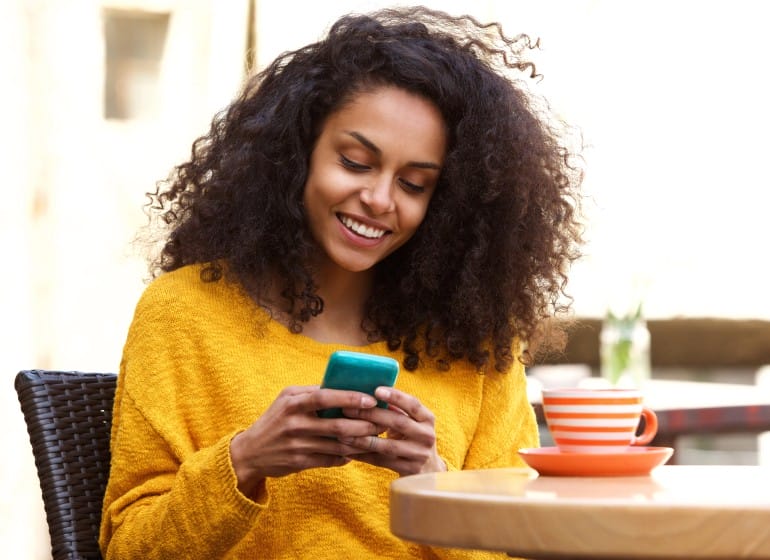 Woman reading a text at a cafe